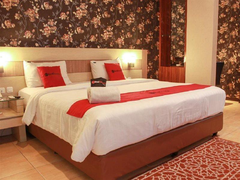 Reddoorz Premium Near Bandung Station Hotel Екстериор снимка