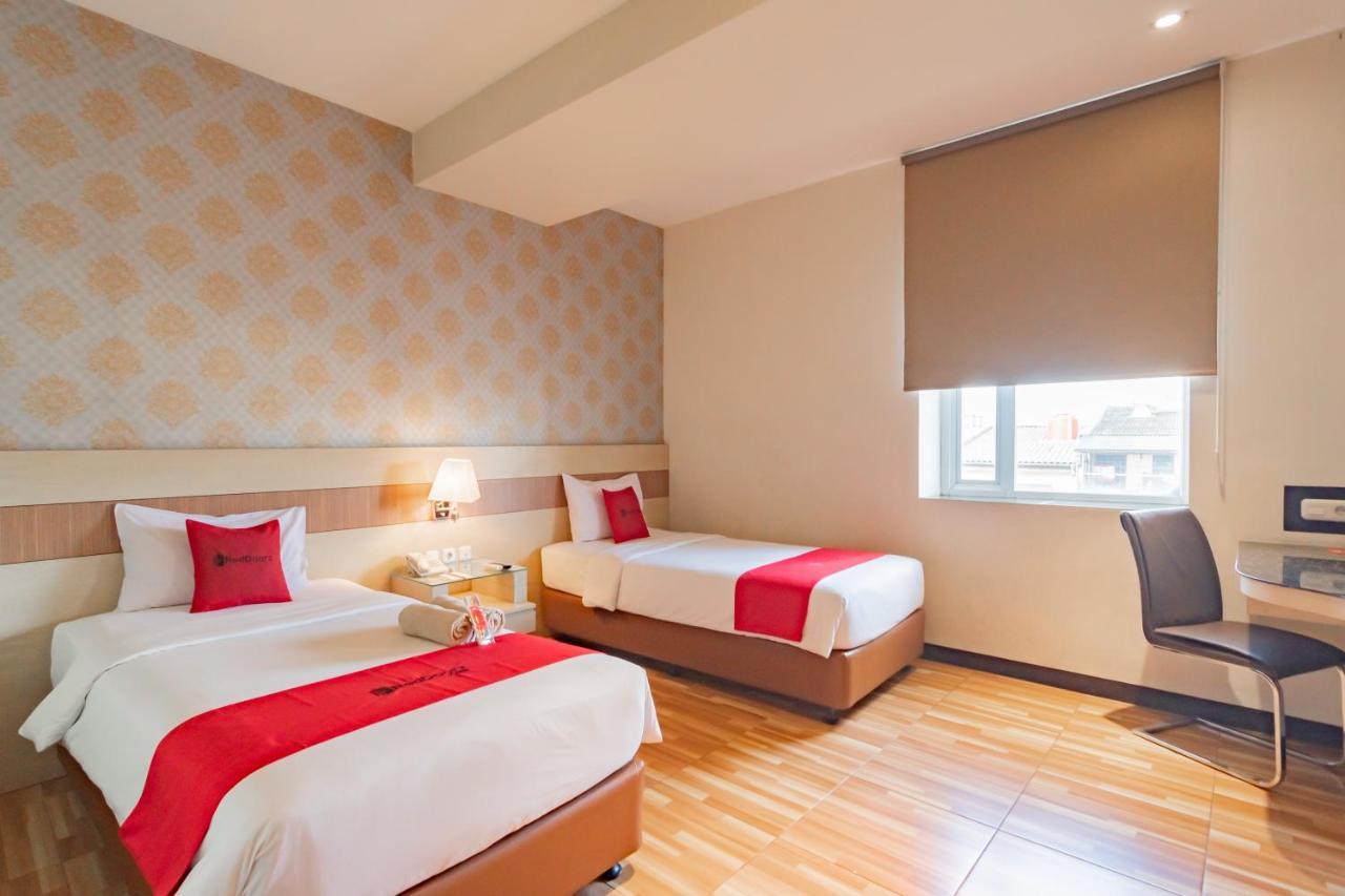 Reddoorz Premium Near Bandung Station Hotel Екстериор снимка