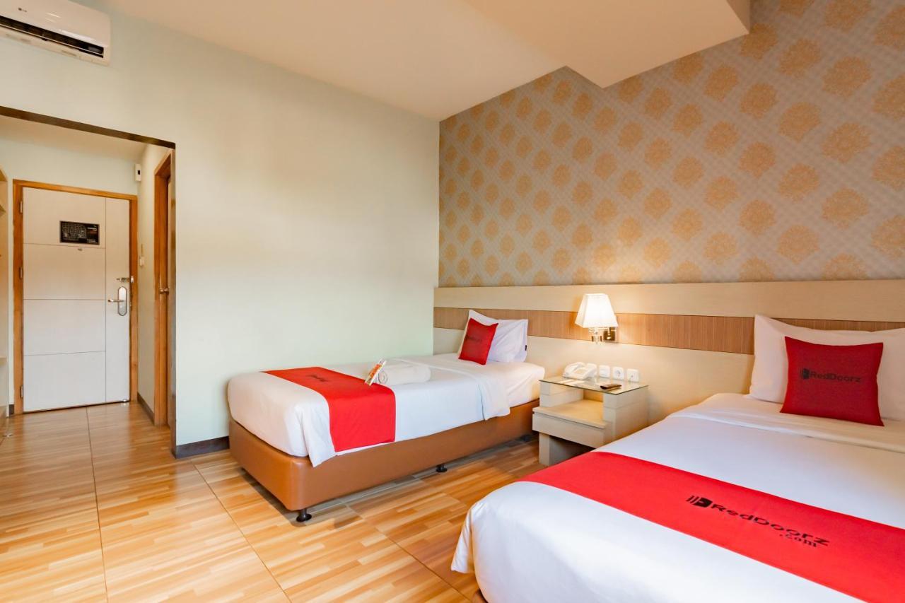 Reddoorz Premium Near Bandung Station Hotel Екстериор снимка