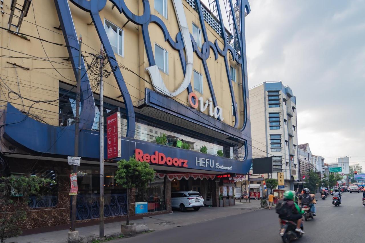 Reddoorz Premium Near Bandung Station Hotel Екстериор снимка