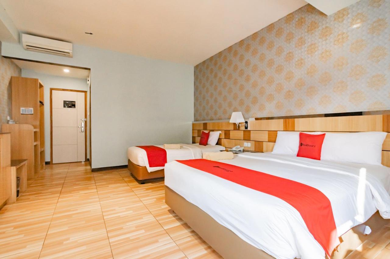 Reddoorz Premium Near Bandung Station Hotel Екстериор снимка